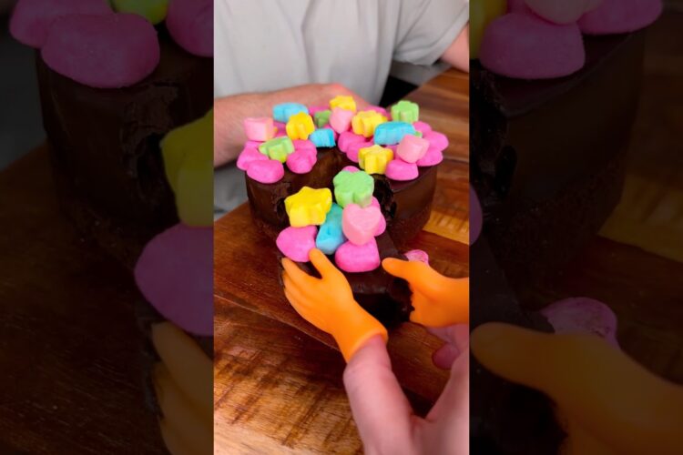 How to smoothly take CHOCOLATE CAKE from your friend?😎❤️🍰| CHEFKOUDY