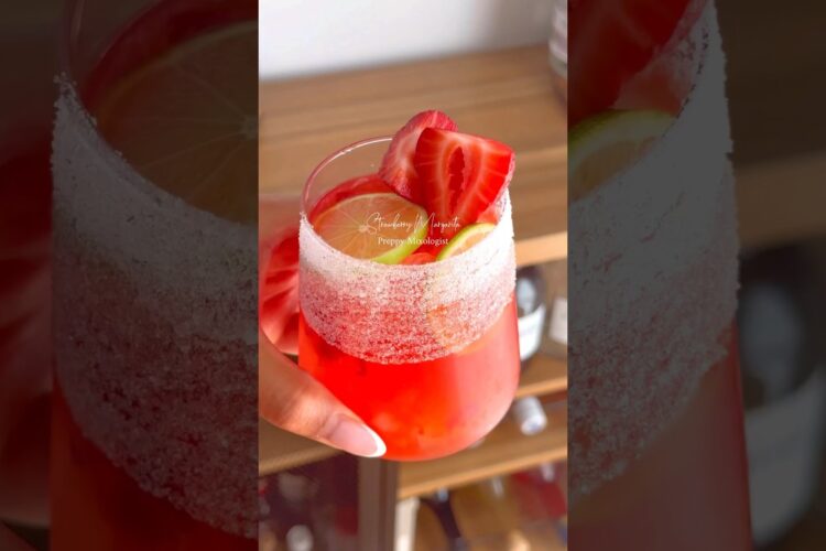The Perfect Strawberry Margarita Recipe 🍓 #margarita #cocktailrecipe