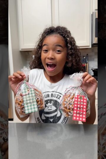 Garlic Ranch Pretzels is a great gift for anyone! #holidaybaking #pretzels