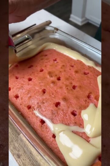 Easy Strawberry Cake