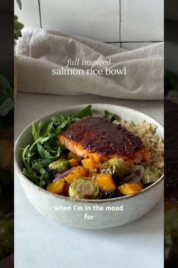 Fall inspired salmon rice bowls with roasted veggies 👌🏻 easy healthy dinner idea! Recipe below ⬇️