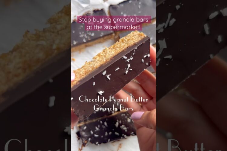 These Chocolate Peanut Butter Granola Bars! Are so quick and easy!! #granolabars #peanutbutter