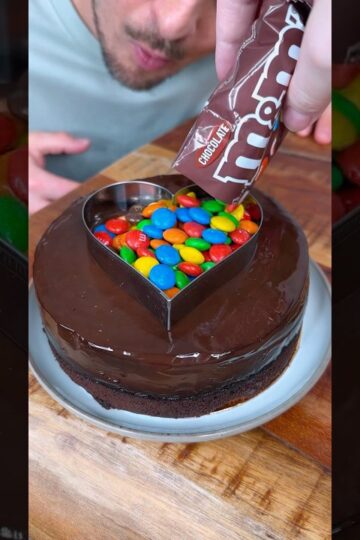 How to make the best CHOCOLATE CAKE for your friend?😅❤️🍰| CHEFKOUDY