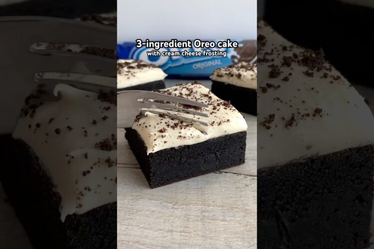 3-ingredient Oreo cake with cream cheese frosting 😍
