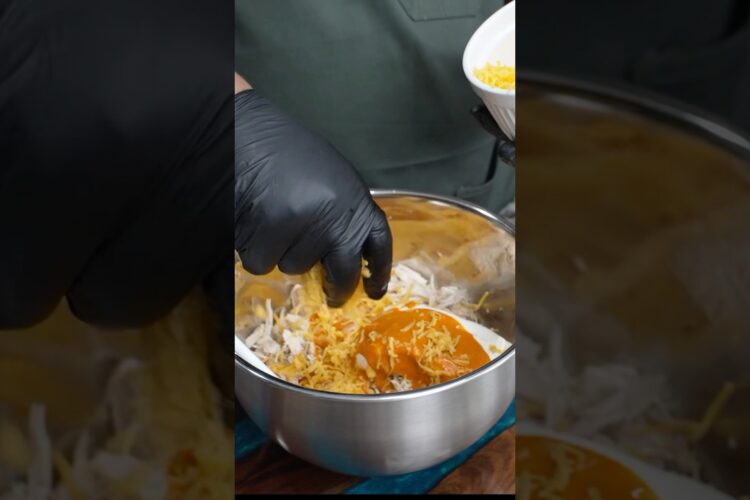 This Buffalo Chicken Dip is pure 🔥! Perfect for game day—grab your chips and dig in! 🏈🔥 #SnGWitAB