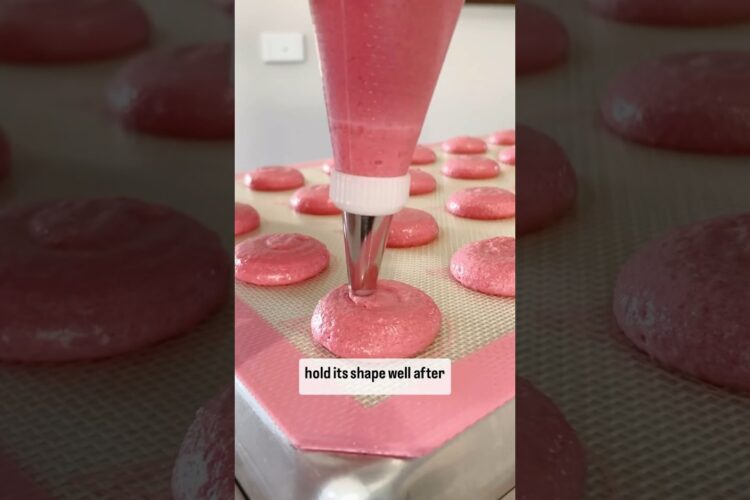 Fragile vs good macaron shells #macarons #macaronlove #macaronstagram