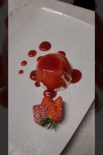 Panna cotta alle fragole👌#dessert #dessertlover #pannacotta #desserts #italiandessert#italian#pastry