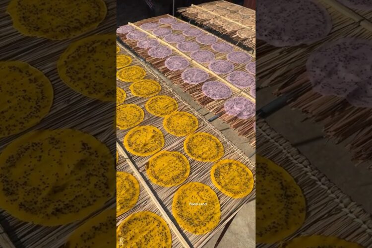 Making rice crackers