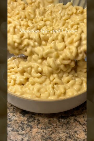 Creamy Stovetop Macaroni and Cheese  #macandcheese #easyrecipe #dinner #sidedish #goodfood #cheesy