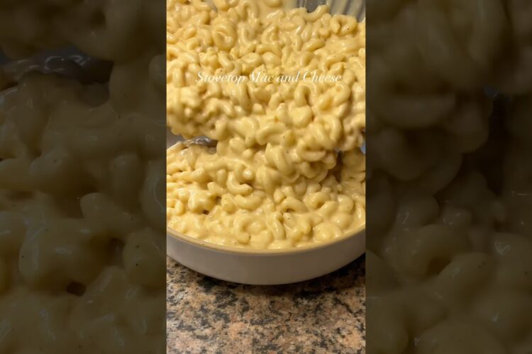 Creamy Stovetop Macaroni and Cheese  #macandcheese #easyrecipe #dinner #sidedish #goodfood #cheesy