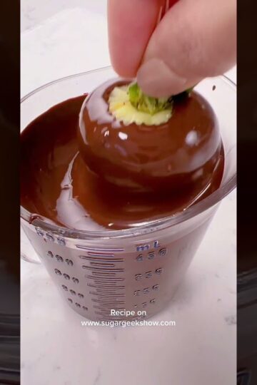 Easy foolproof chocolate covered strawberries using REAL tempered chocolate (yum)