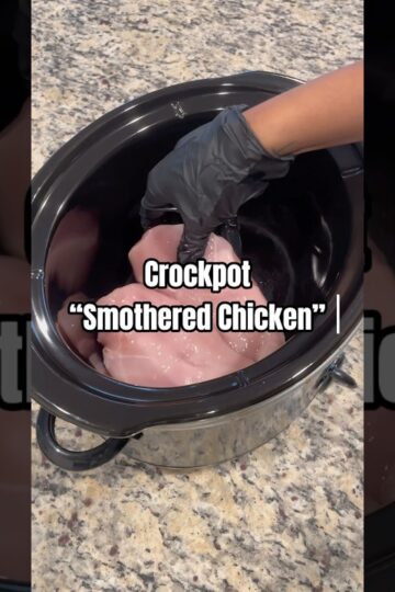 The best “smothered chicken” in the crockpot #crockpotcooking #shorts