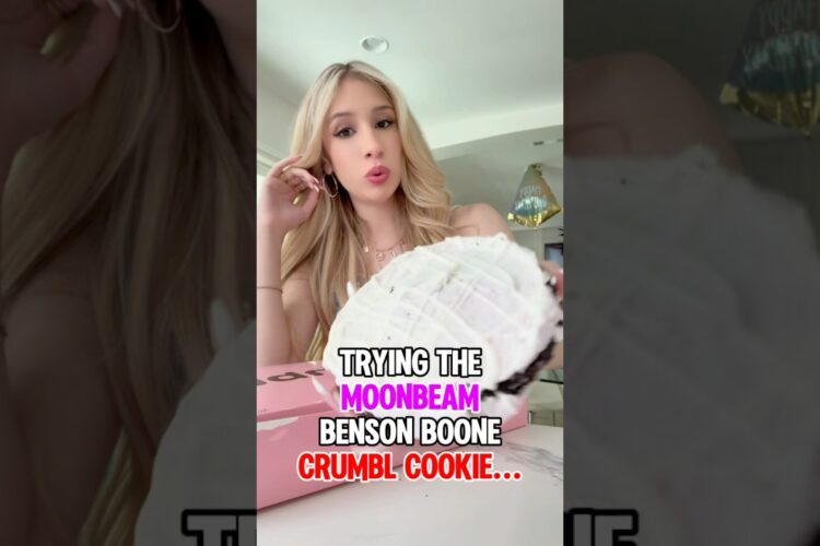 Trying the “MOONBEAM” BENSON BOONE CRUMBL COOKIE! 🍪 🌕🍦