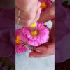 Easy flower cupcakes with Wilton Tip 104 + 233 #cakedecorating #cupcakes #flowers #shorts