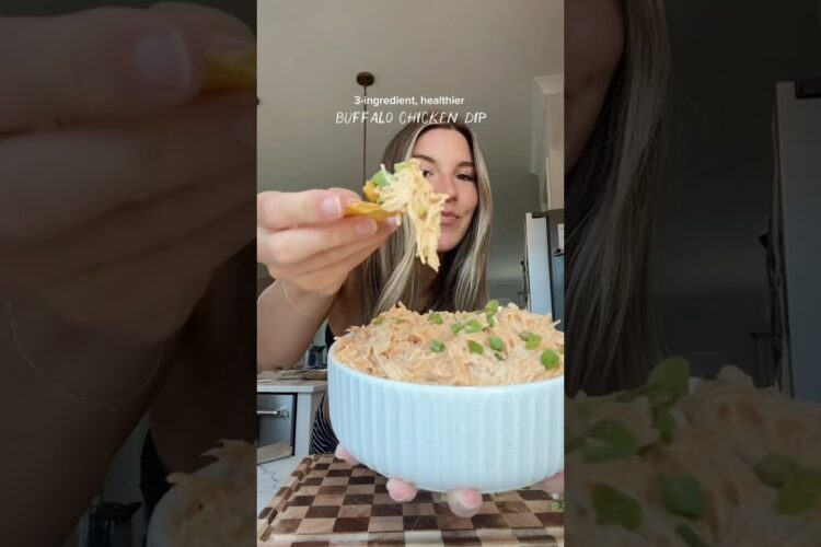 HEALTHY Buffalo Chicken Dip😍🏈 #healthyrecipes #highprotein