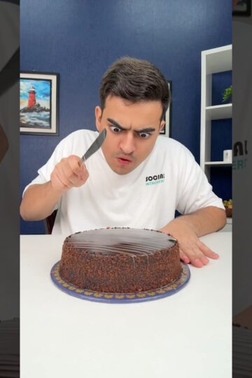 How to enjoy CHOCOLATE CAKE with your friends? 🎂🍫😳