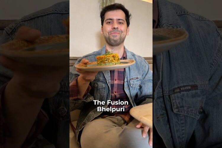 Desi vs Fusion Bhel Puri in Delhi || Avocado 🥑 wali bhel puri 🥵🥵