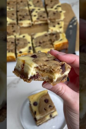 Chocolate Chip Cookie Cheesecake Bars 🍪 #recipe #chocolatechipcookies #cheesecake