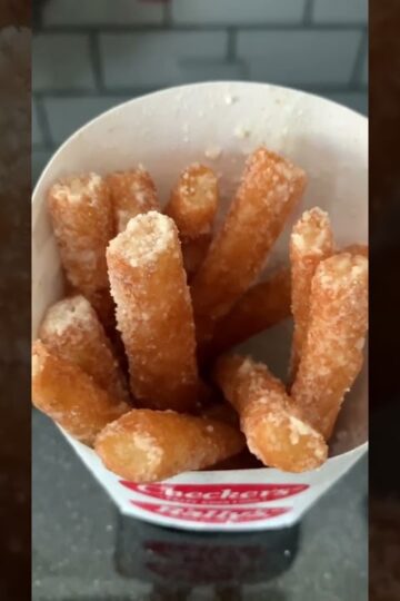 Funnel Cake Fries from Rally’s- have you had them? #food #foodie #foodlover #funnelcake #fries #eat