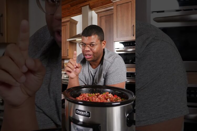 Easy crockpot chili 🥘 #easyrecipe #chilirecipe #cooking