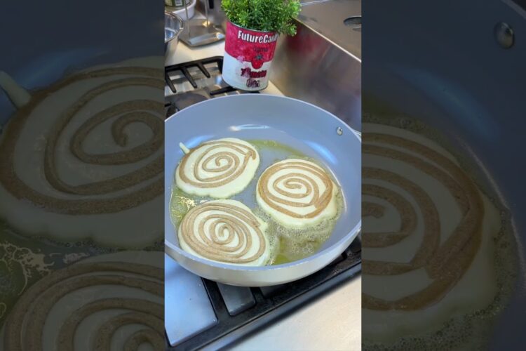 Cinnamon roll pancakes from @homemeide