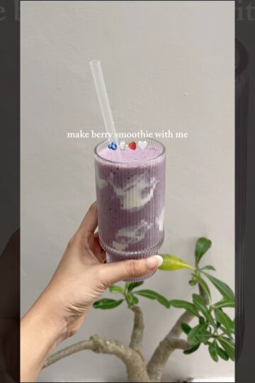 berry smoothie🫐🍓🤍 #smoothie #aesthetic #selfcare #cleangirl