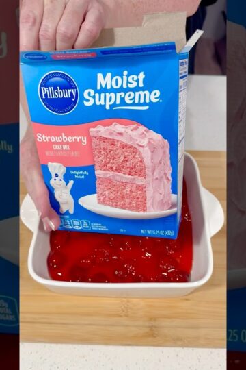 Easiest Strawberry Dump Cake in 60 Seconds! #shorts