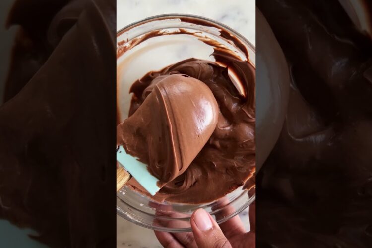 EASIEST EVER CHOCOLATE MOUSSE CAKE RECIPE | CHOCOLATE MOUSSE CAKE AT HOME | EGGLESS DESSERTS #shorts