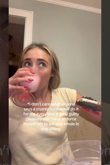 🍪 #crumblcookies #crumble #cookies #relatable #girlshorts #funnygirl #funnyshort #girlythings